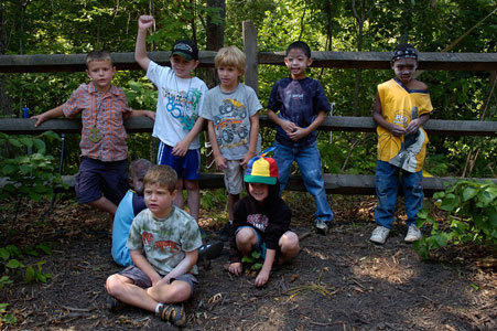 boys_at_fence